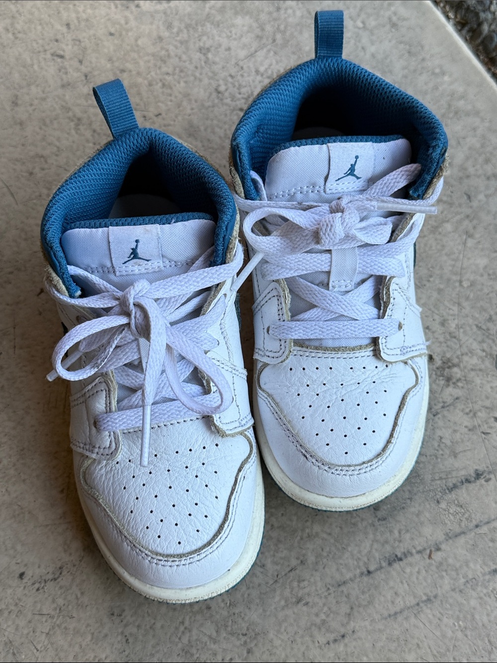 Jordan Kids White and Teal Low-Top Sneakers 9c size